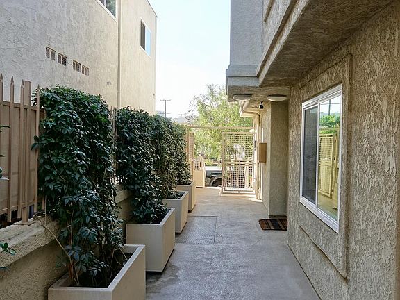3rd image of 1253 23rd St Unit 2