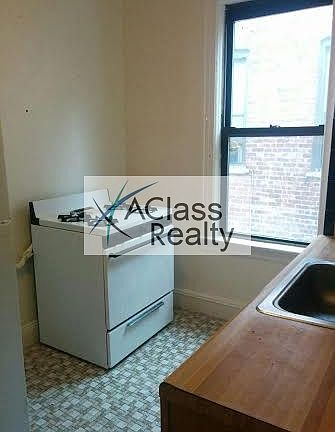 3rd image of 2912 Newtown Ave #B4