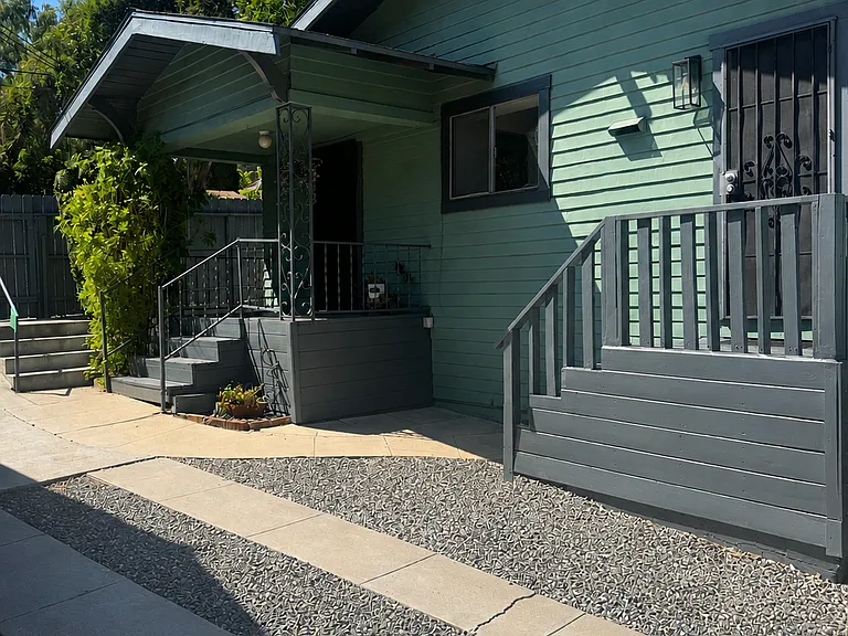 1610 Mohawk St — Photo 2