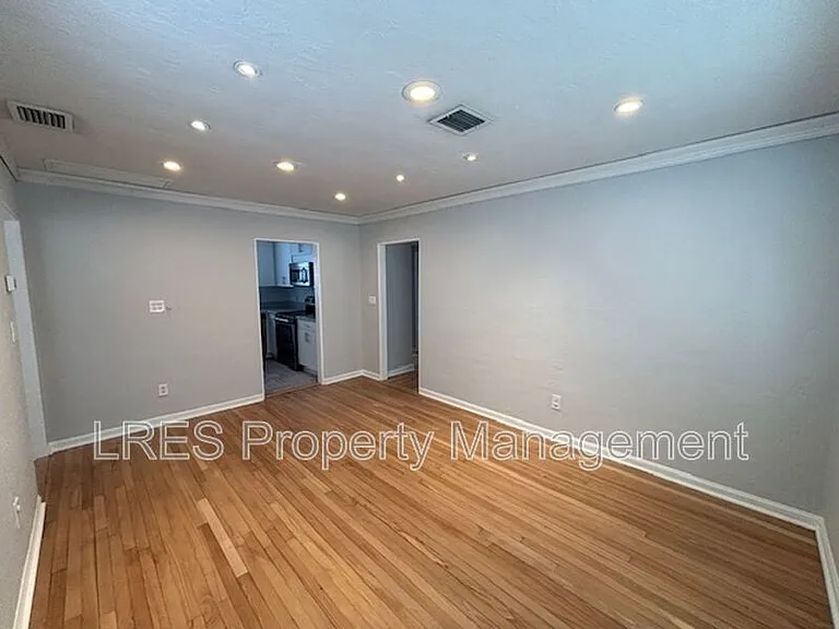 429 Wiltshire Rd — Photo 7