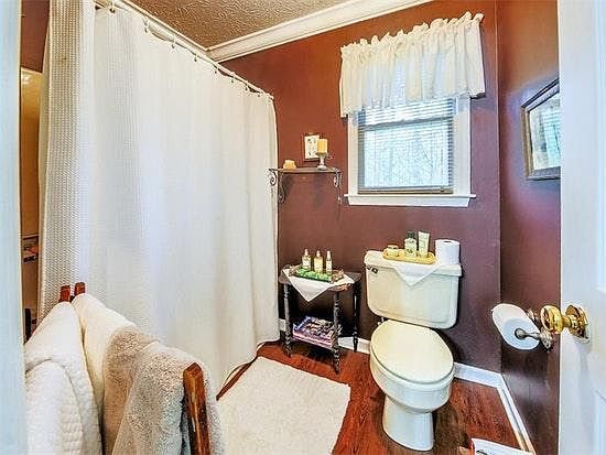 Full bath upstairs