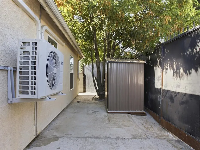 7542 White Oak Ave — Photo 18