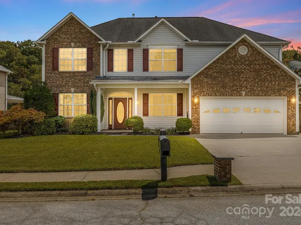 385 Wildbriar Rd, Fletcher, NC 28732