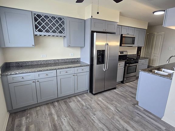 3rd image of 9937 S Cicero Ave APT 401