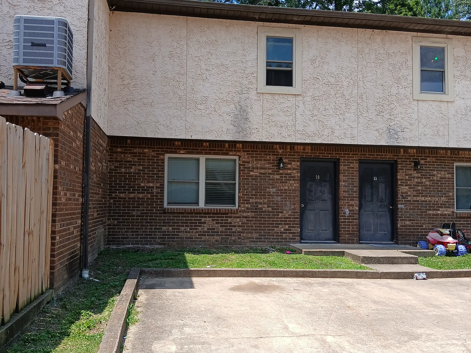 2 bed, 1.5 bath, $1,100 — Photo 2