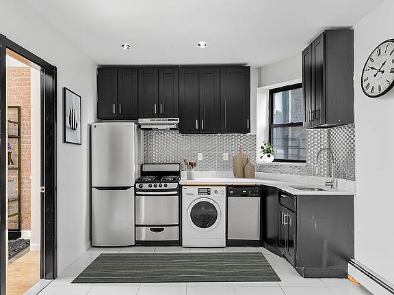 2nd image of 123 W 106th St APT 4A