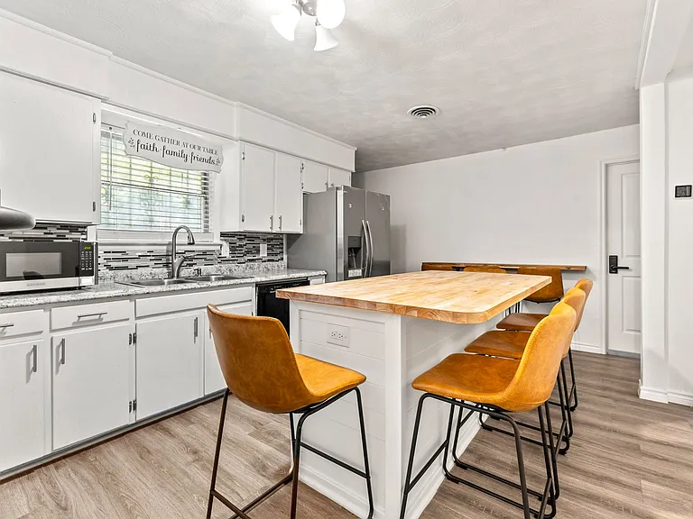 Serenade Ln — Photo 8