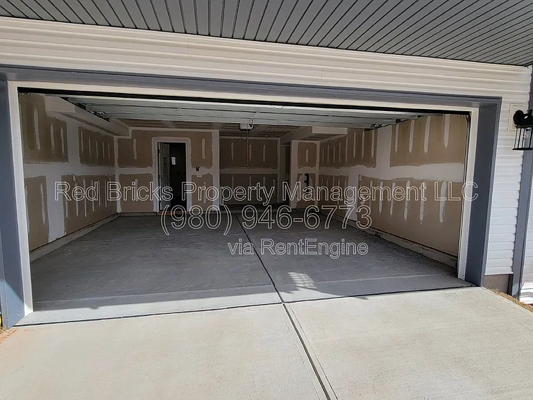 2354 Donnelly Hills Ln — Photo 28