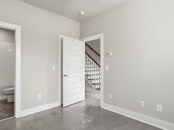 4th image of 1069K E Trinity Ln