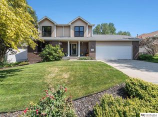 6700 Meursault Dr, Lincoln, NE 68526