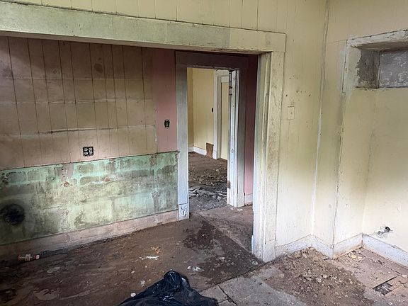 5th image of 712 N 1st Ave