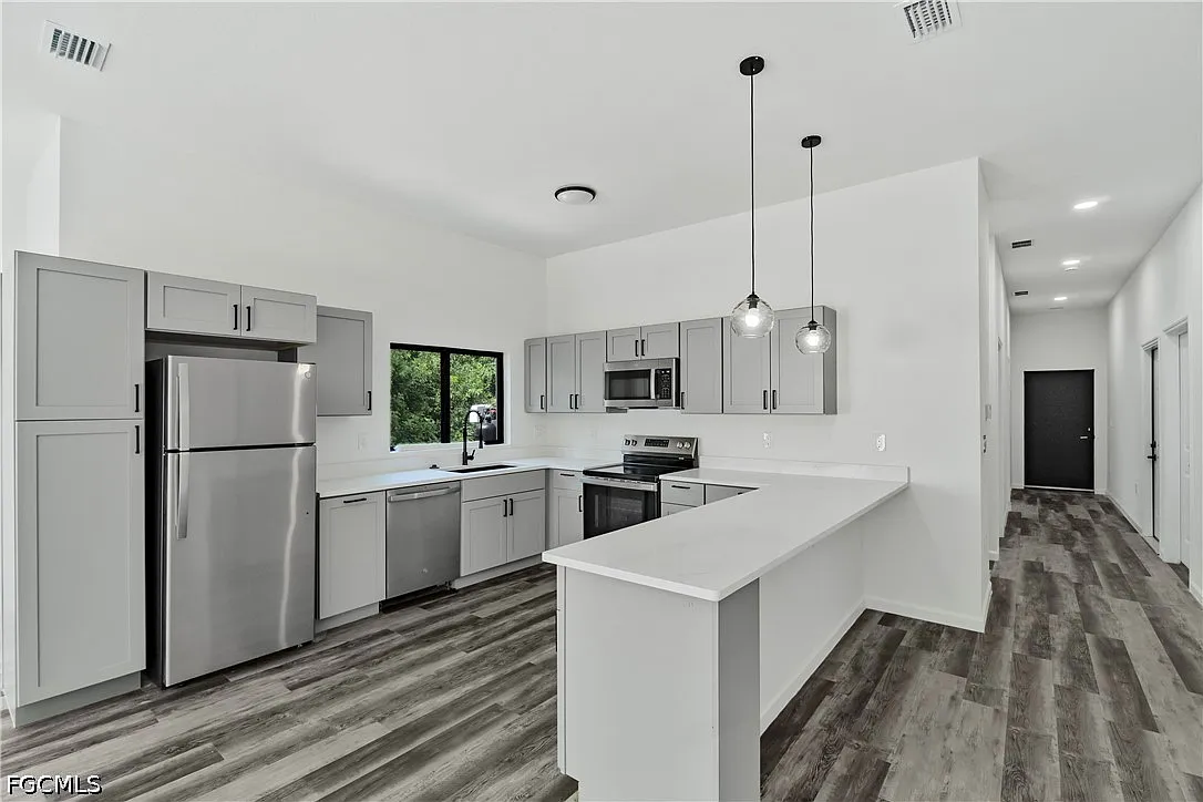 3 bed, 2.0 bath, 1400 sqft, $1,785 — Photo 4