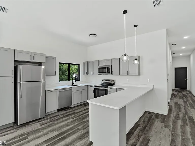 603 Hawthorne Ave S — Photo 4