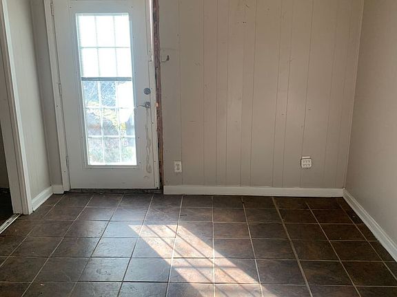 3rd image of 233 Jordan St