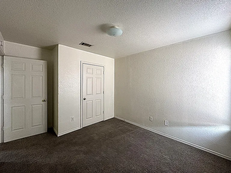 2801 Cantabrian Dr #D — Photo 8