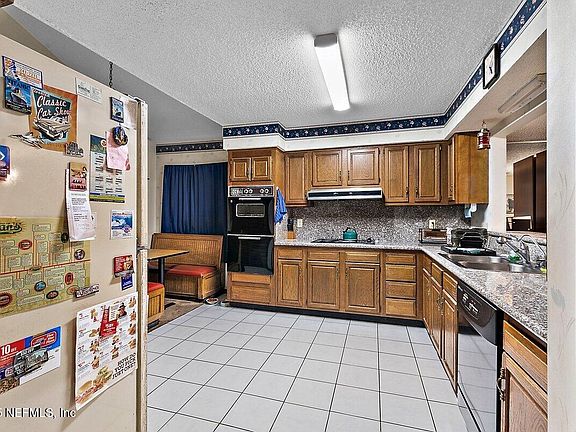4th image of 11016 MILL POND Court