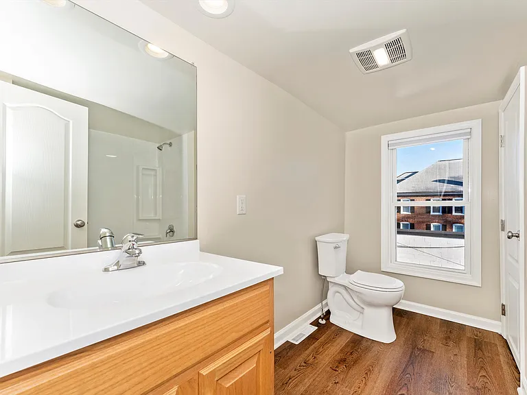 2nd floor Full Bath