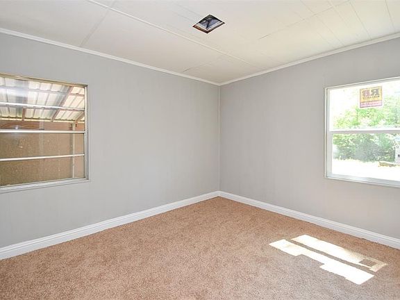 5th image of 136 E Kimberly