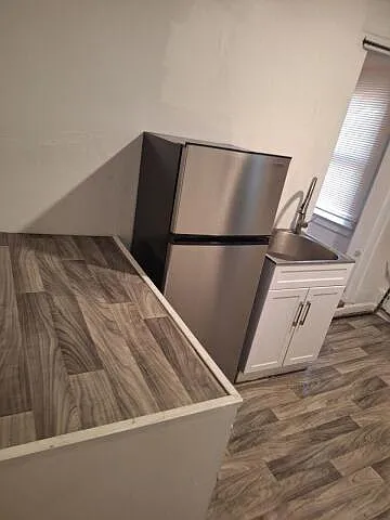 102 Hedges Ave #3