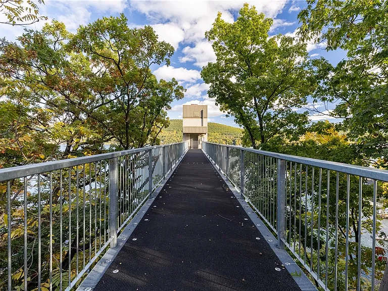 9 Harbour Ln — Photo 5