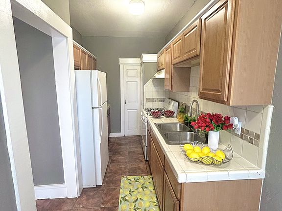 4th image of 416 E Dewey Pl APT 7