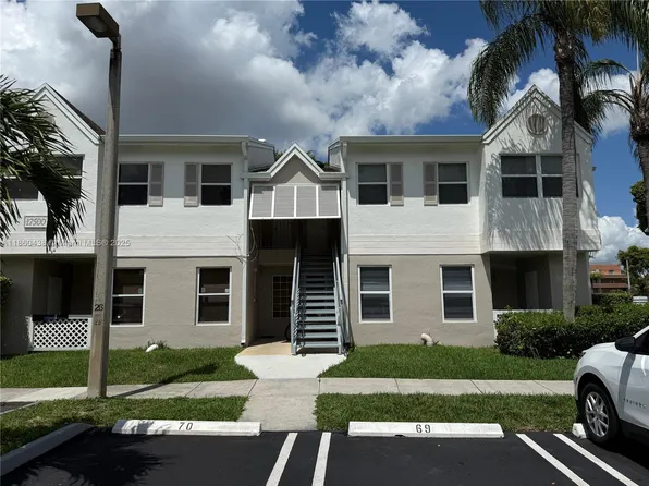 17500 NW 67th Pl #M-4, Hialeah, FL 33015