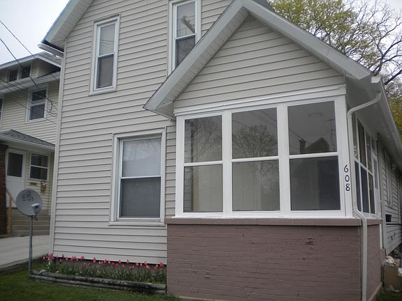 2nd image of 608 Lincoln Ave NW
