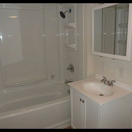 4th image of 1264 Paris Ave NE