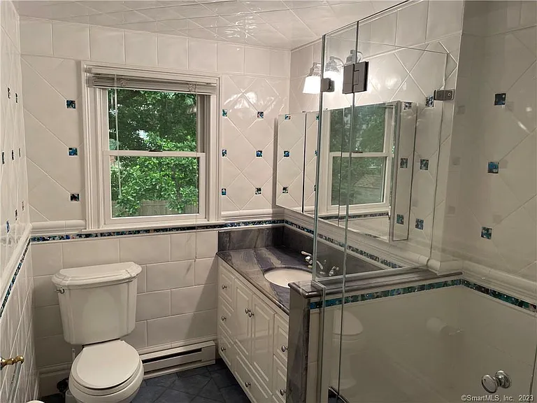 98 Soundview Dr — Photo 20