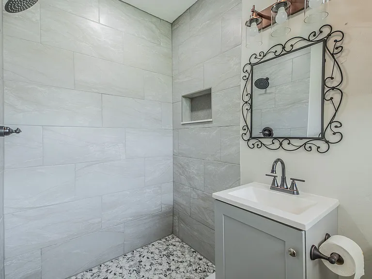 7824 Davenport Ave — Photo 21