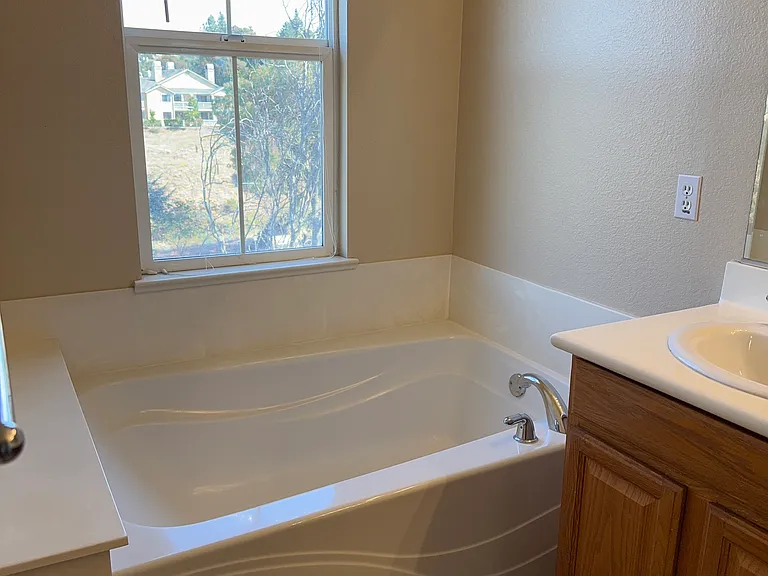 1084 Cottage Ln — Photo 35