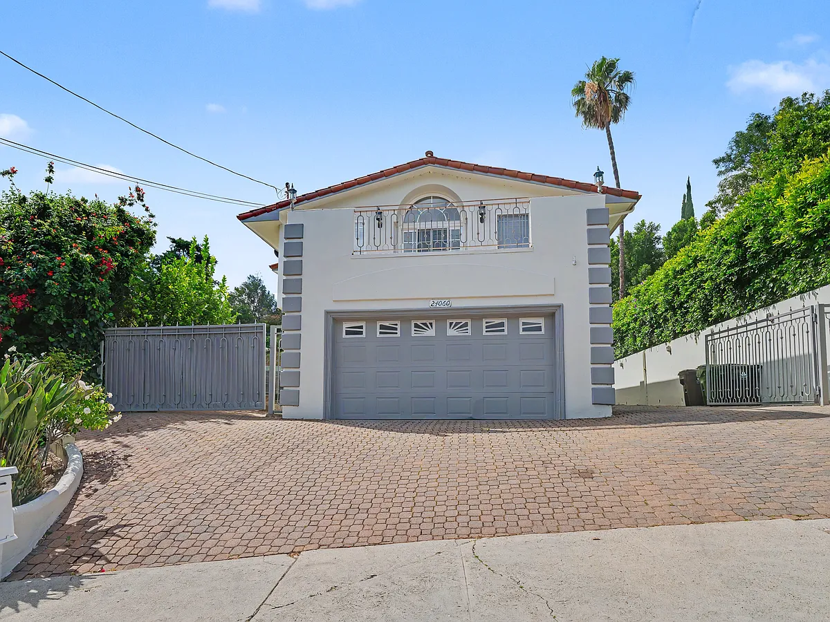 Building Photo - 24060 Hatteras St