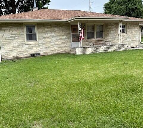 2nd image of 208 W Chestnut