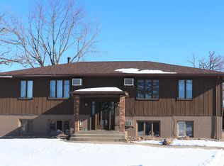233 Harnett St, Cedar Rapids, IA 52405