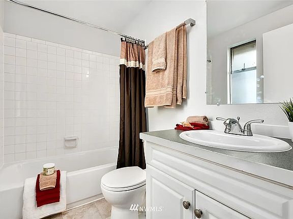 3rd image of 10207 NE 143rd St