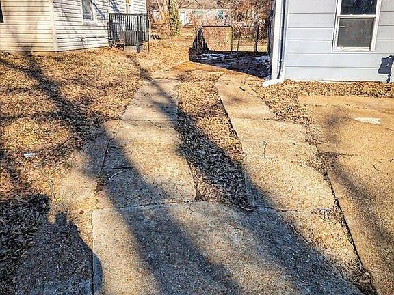 5th image of 9732 Vickie Pl