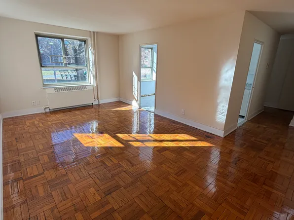 (undisclosed Address), Fresh Meadows, NY 11365