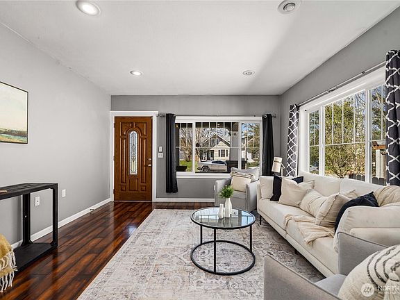4th image of 4633 Park Ave S