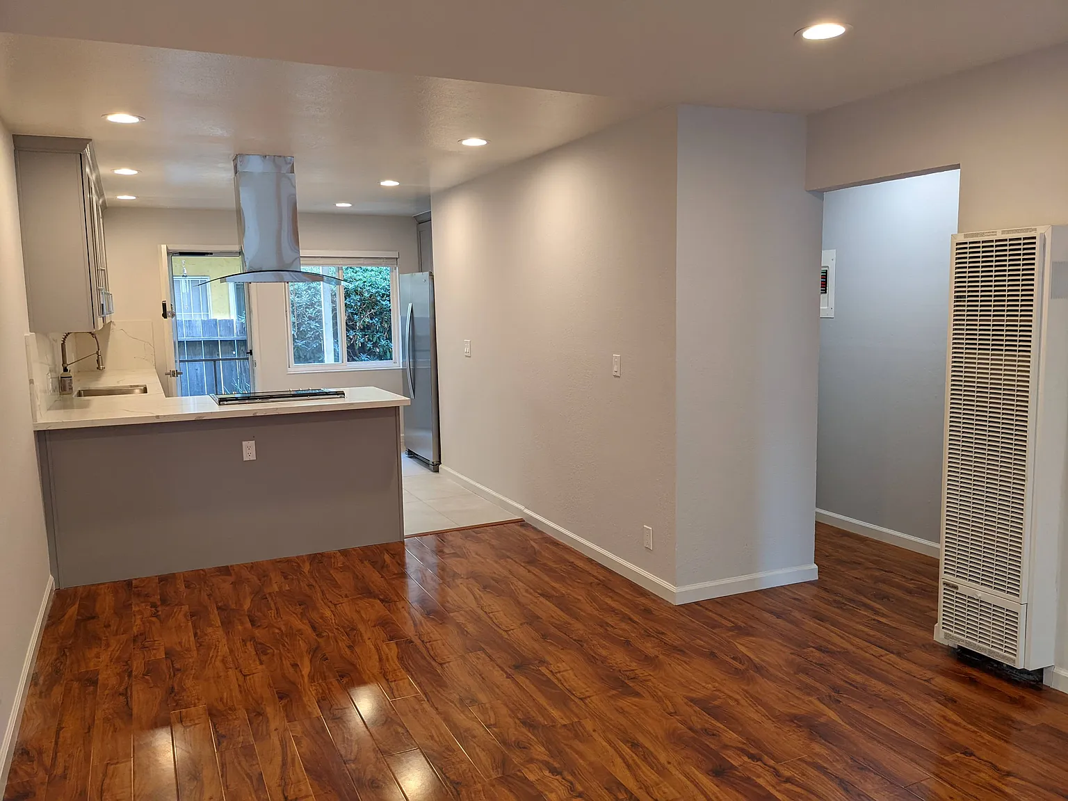 2 bed, 850 sqft, $2,850 — Photo 3