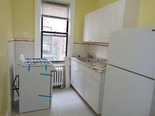 Rented by Zikos Realty Services | media 2