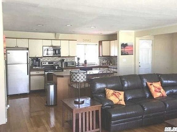 2nd image of 1260 Hawthorne Dr W