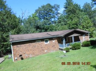 149 Tumbling Water Dr, Beaver, WV 25813