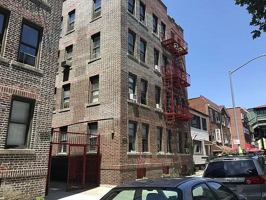 Sold by RE MAX Team | media 2