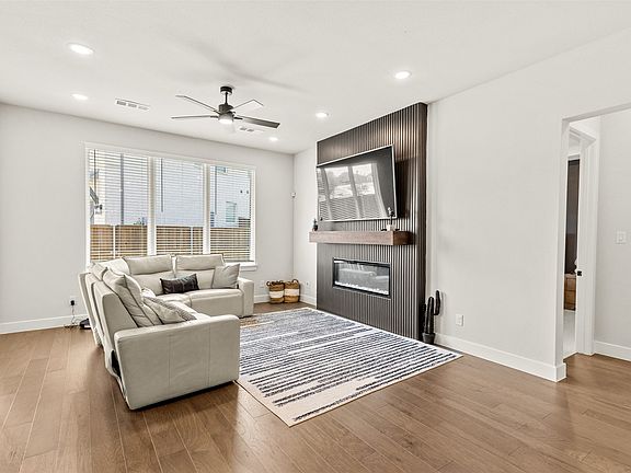 5th image of 1051 Olympic Dr