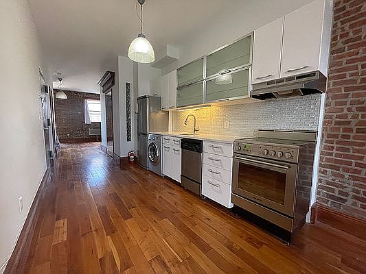 3rd image of 2101 5th Ave APT 3S