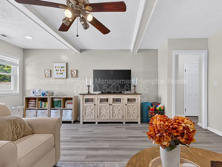 1700 Star Lake Dr — Photo 5