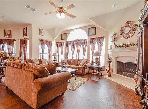 4th image of 8201 Summerleaf Dr