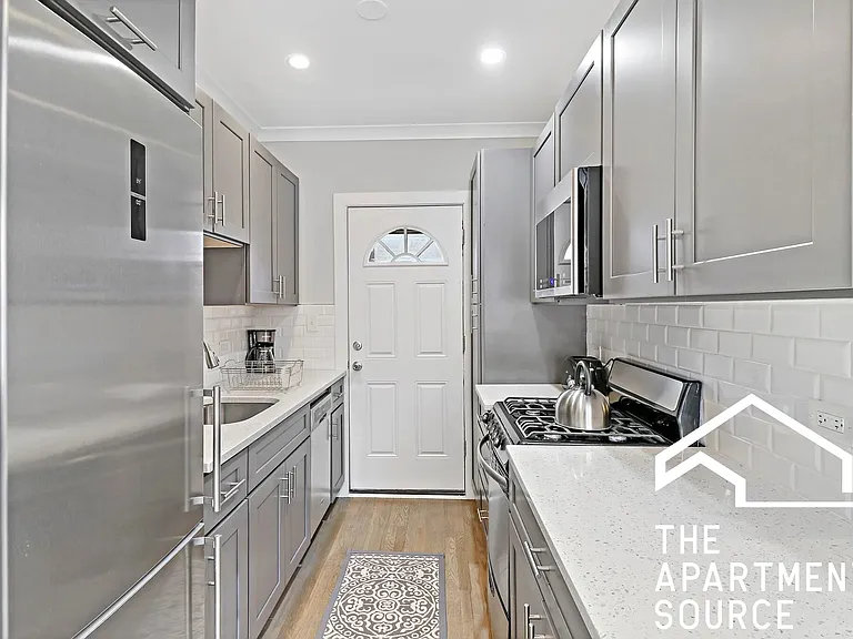 939 W Oakdale Ave #S2 — Photo 4
