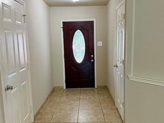 3rd image of 3715 Lindenfield Dr