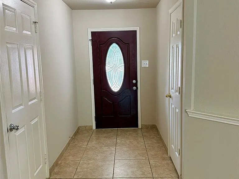 3715 Lindenfield Dr — Photo 3